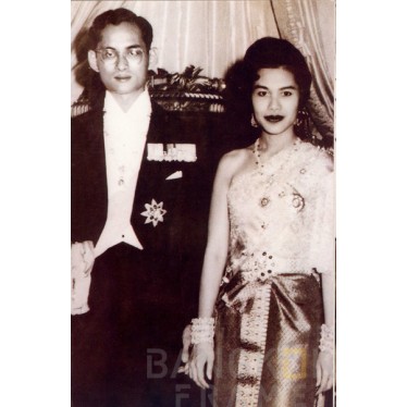 ในหลวง ราชินี